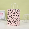 Sacchetto regalo in carta kraft rosa con stampa leopardata e manico in corda bianca - Stampa Zebra (Stampa Animale 3) / 21x15x18cm