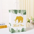 Dettaglio del sacchetto regalo bianco con silhouette di elefante dorato e foglie verdi - Elefante Thank You (120-7反)