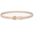 Dettaglio della cintura sottile beige con fibbia ad ardiglione dorata e tre anelli - Beige