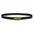 Cintura sottile in pelle nera con fibbia dorata testurizzata in stile retrò elegante - Nero / 100cm