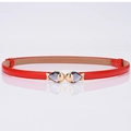 Sottile cintura rossa in vernice con elegante fibbia a pesce dorata con cristalli - Stile Fibbia Pesce / Rosso