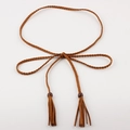 Cinturón trenzado marrón con cuentas de madera rojas y flecos de borlas largos - Largo 170 Ancho 0.5 / Camel