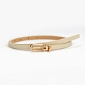 Cintura sottile da donna in pelle beige con fibbia ad ardiglione in metallo dorato - Beige / 105x1cm