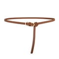 Eleganter schmaler brauner Ledergürtel für Damen mit goldener Schnalle und Knotendesign - Camel