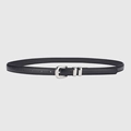 Sottile cintura in pelle nera da donna con elegante fibbia ad ardiglione argento - Nero