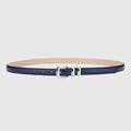 Cintura sottile in pelle blu navy con fibbia in metallo argento e finitura testurizzata - Blu navy