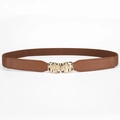 Ceinture élastique marron pour femme avec boucle décorative en métal doré sur fond blanc - 70cm / Camel
