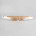 Ceinture fine en cuir blanc pour femme avec une boucle décorative en feuille dorée - Blanc