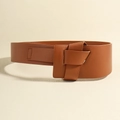 Minimalistischer breiter brauner Ledergürtel mit kreativem Knotendesign für Damenmäntel - Camel