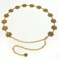 Detail van vintage goudkleurige metalen kettingriem met bloemreliëf en verstelbare sluiting - Goud