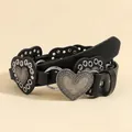 Cintura bohémien in pelle nera con grandi piastre a cuore in argento e anelli punk - Argento Nero / 105cm
