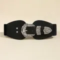 Dettaglio della fibbia incisa vintage e del motivo a struzzo sulla cintura elastica - 75cm / Nero