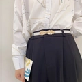Sottile cintura in pelle bianca da donna con fibbia a foglia dorata per abiti - Bianco