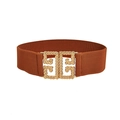 Détail d'une ceinture large élastique marron avec boucle en métal doré ajouré - Marron