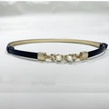 Elegante cinturón fino de cuero negro para mujer con hebilla dorada y detalles de perlas - 96cm / Negro Mate