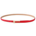 Ceinture fine rouge classique pour femme avec une boucle rectangulaire dorée - Rouge