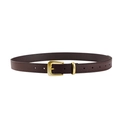 Détail d'une ceinture fine en cuir marron foncé avec boucle dorée pour jean femme - café