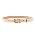 Détail d'une fine ceinture en cuir beige avec boucle dorée mate et couture blanche - Kaki