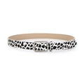 Dettaglio della cintura leopardata con fibbia argentata quadrata e texture animalier - Bianco Mucca