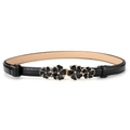 Sottile cintura in vernice nera da donna con elegante fibbia a fiore dorato - Nero