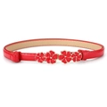 Sottile cintura rossa in pelle verniciata per donna con fibbia a fiore in smalto rosso - Rosso