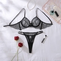 Dettaglio macro del pizzo a ciglia nero e della rete trasparente sul set di lingerie - S / Nero