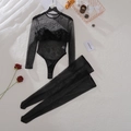 Nahaufnahme des schwarzen Mesh-Bodysuit-Sets mit 3D-Blumenapplikationen und langen Strümpfen - S / Schwarz