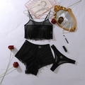 Flat lay di set di lingerie in rete nera con pantaloncini di pizzo e decori eleganti - S / Nero