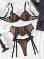 Completo intimo leopardato con pizzo e reggicalze su sfondo di seta bianca naturale - S / Stampa leopardata
