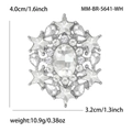Elegante sneeuwvlok broche van legering met fonkelende glaskristallen in zilveren kleur - Wit