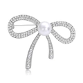 Broche nœud argentée tendance ornée de strass étincelants et d'une perle blanche centrale - Argent