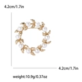 Elegante broche de corona dorada con perlas para trajes de mujer, 4,2 cm diámetro - Dorado 0129-GD