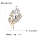 Eleganter goldener Legierungsbrosche mit klaren Kristallen und Wassertropfenstein, 8,5 cm - Gold