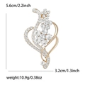 Specifiche dettagliate sulle dimensioni dell'elegante spilla a cuore con strass lucidi - Oro