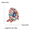 Squisita spilla in lega dorata con strass colorati e pietra centrale ovale blu profondo - Arcobaleno