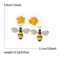 Spilla alla moda con fiori e api e strass, dimensioni di 3,9 cm per 5,1 cm totale - Giallo