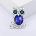 Exquisito broche de búho plateado con cristal azul y ojos de pedrería verde brillante - Plateado (MM-BR-0192)