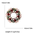 Spilla a corona vintage dorata con strass colorati e trama floreale, misura 4,6 cm - Multicolore