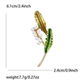 Eleganter grüner Emaille-Blatt-Brosche mit weißen Perlenimitaten und Vergoldung - Grün
