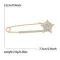 Eleganter goldener Stern-Anstecknadel mit Strasssteinen, Maße 7,3 cm x 2,2 cm, Hintergrund weiß - Gold