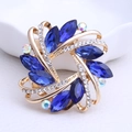 Fibbia per foulard dorata con pietre blu scuro e strass colorati a forma di fiore - Blu lago