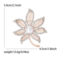 Elegante broche de hoja de arce con diamantes de cristal y perla en base dorada - Oro rosa