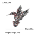 Spilla a colibrì dettagliata in argento vintage con cristalli di strass colorati - Colorato