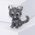 Spilla gatto vintage con strass grigio scuro su una piattaforma bianca - Grigio (0732 Strass Grigio)