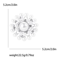 Vista detallada del broche de flor de 5,2 cm en aleación de plata con perlas y diamantes de imitación - Plateado