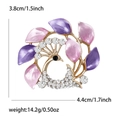 Eleganter Pfauenbrosche mit lila und rosa Emaille-Blättern und funkelnden Kristallen - Lila