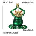 Spilla vintage a forma di rana yoga in smalto verde con finiture dorate e misure - Verde Brillante (MM-BR-0810-GN)