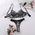 Spitzendetail auf Dessous-Set mit Leoparden- und Kuhmuster, Bügel-Cups und Schleifen - S / Schwarzes Leopardenmuster