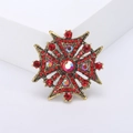 Spilla vintage a croce di Malta con strass rossi e finitura in lega dorata - Rosso