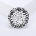 Elegant silver hollow filigree brooch with white pearls in a vintage palace style - Antique Silver (MM-BR-0904古银)